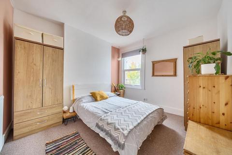 16b Glenwood Road, London, SE6 4NF