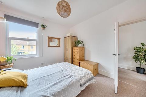 16b Glenwood Road, London, SE6 4NF
