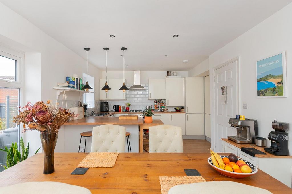6 B7 RBR - Kitchen Diner E.jpg