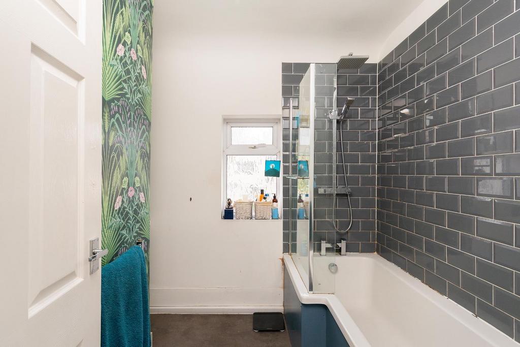 6 B7 RBR - Bathroom B.jpg