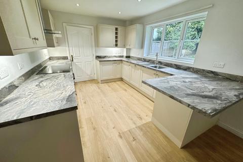 4 bedroom detached house for sale, Newton Road, Burton-on-Trent, DE15