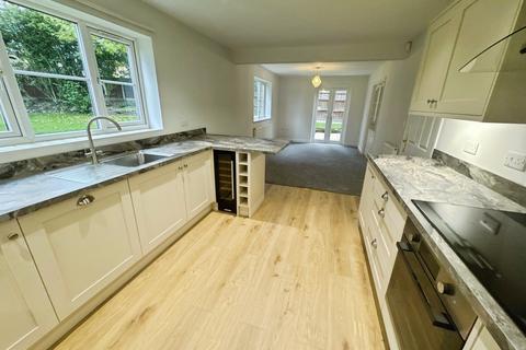 4 bedroom detached house for sale, Newton Road, Burton-on-Trent, DE15