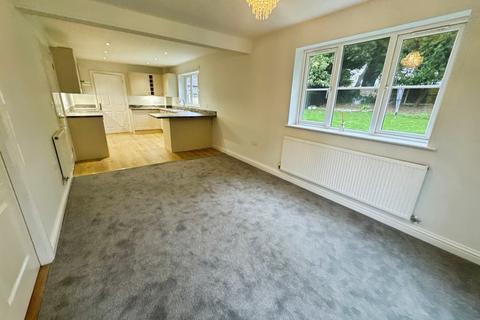 4 bedroom detached house for sale, Newton Road, Burton-on-Trent, DE15