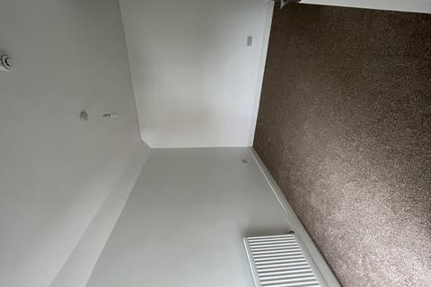 1 bedroom terraced house to rent, St James Road, DY1