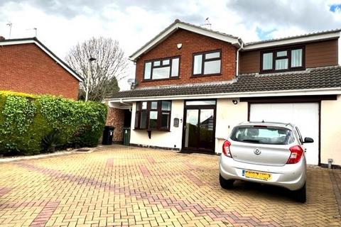 5 bedroom detached house to rent, Tamar Road, Oadby, Leicester LE2