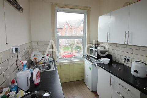 1 bedroom flat to rent, Kelso Road F2, Hyde Park, Leeds