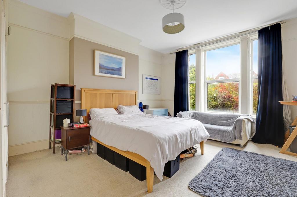 15-5897 JHProp World - FLat 2, 76 Lawrie Park Road -
