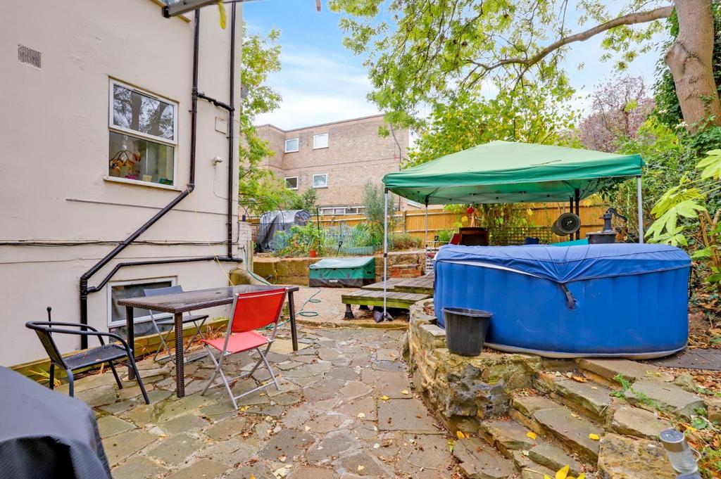 09-8762 JHProp World - FLat 2, 76 Lawrie Park Road -