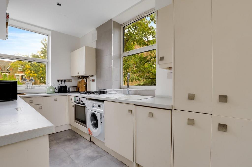 11-5999 JHProp World - FLat 2, 76 Lawrie Park Road -
