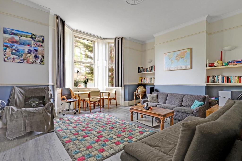 05-9317 JHProp World - FLat 2, 76 Lawrie Park Road -