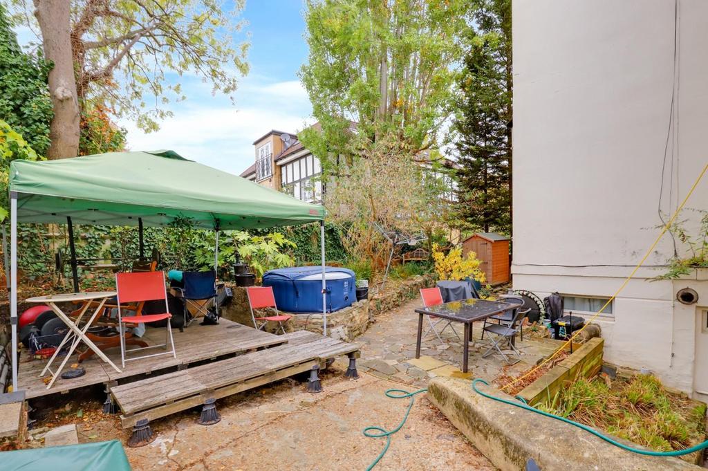 08-b3a6 JHProp World - FLat 2, 76 Lawrie Park Road -