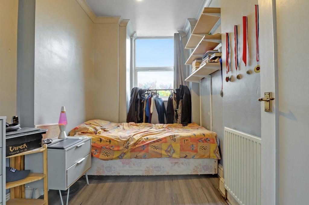 04-842c JHProp World - FLat 2, 76 Lawrie Park Road -
