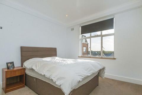 2 bedroom flat to rent, Sutton Lane North, London W4