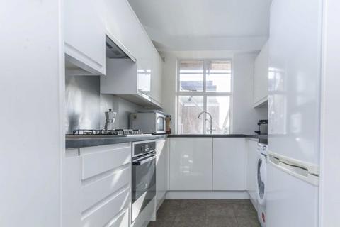 2 bedroom flat to rent, Sutton Lane North, London W4