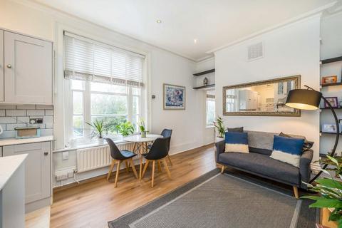 1 bedroom flat for sale, Grafton Square, London SW4