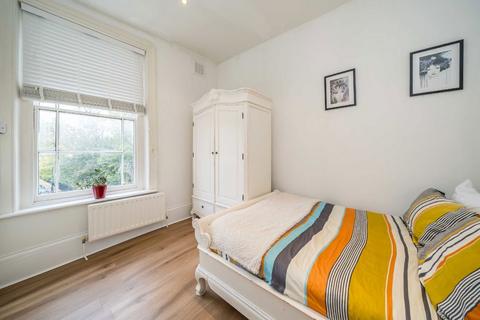 1 bedroom flat for sale, Grafton Square, London SW4