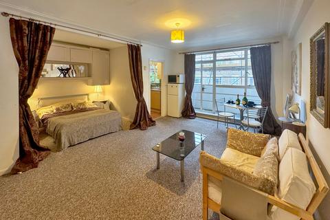 undefined, Sheen Road, Richmond, TW9