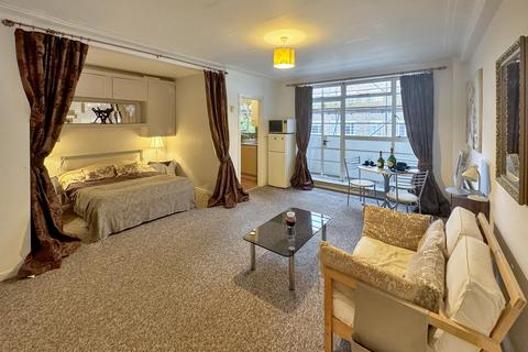 undefined, Sheen Road, Richmond, TW9