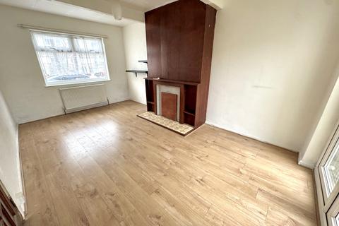 3 bedroom semi-detached house to rent, Longridge Lane,  Southall, UB1