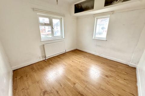 3 bedroom semi-detached house to rent, Longridge Lane,  Southall, UB1