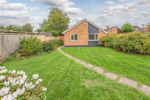 2 bedroom detached bungalow for sale, Lapwood Avenue, Kingswinford, DY6 8SG