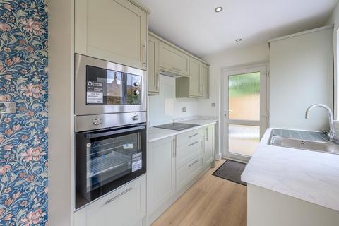 2 bedroom detached bungalow for sale, Lapwood Avenue, Kingswinford, DY6 8SG