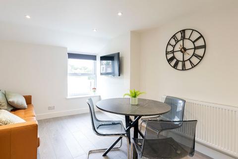 3 bedroom apartment to rent, Clifton Park Road, Clifton, Bristol, Bristol, BS8