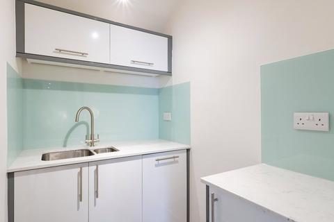 3 bedroom apartment to rent, Clifton Park Road, Clifton, Bristol, Bristol, BS8