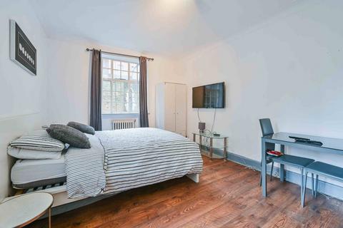 Studio to rent, Seymour Street, Marylebone, London, W1H