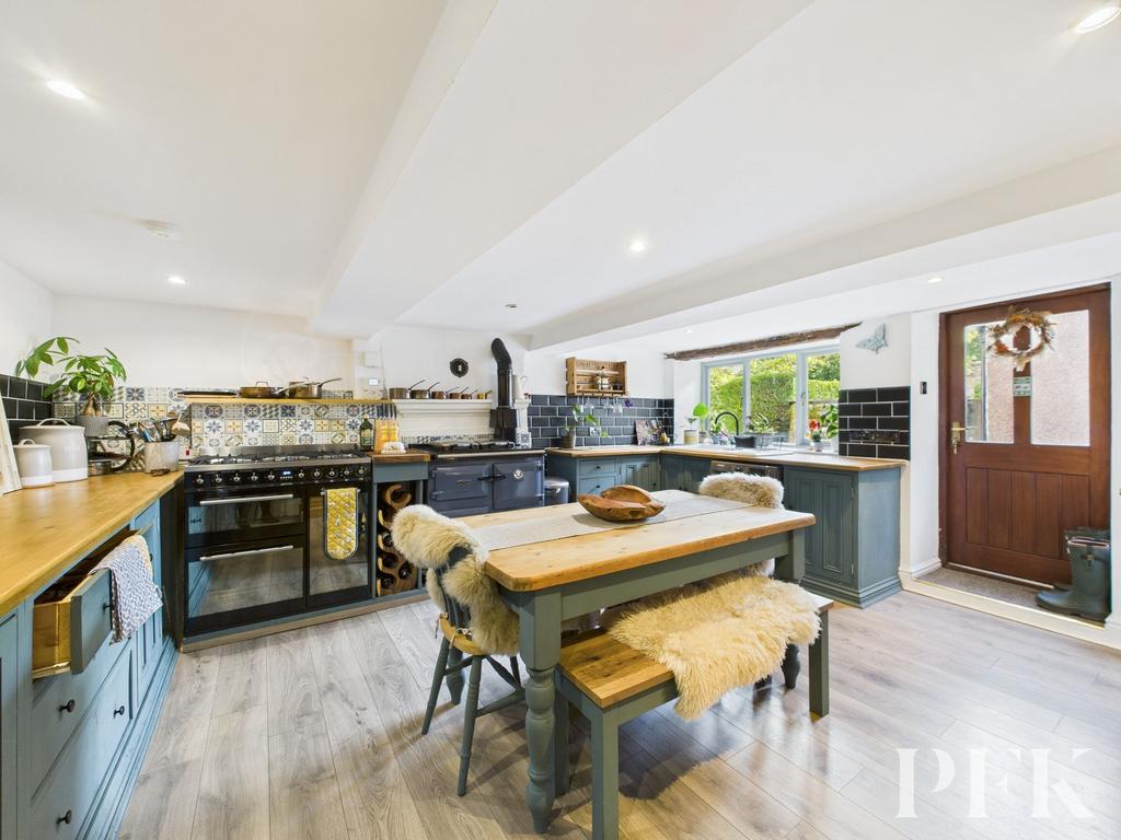 Kitchen / Dining