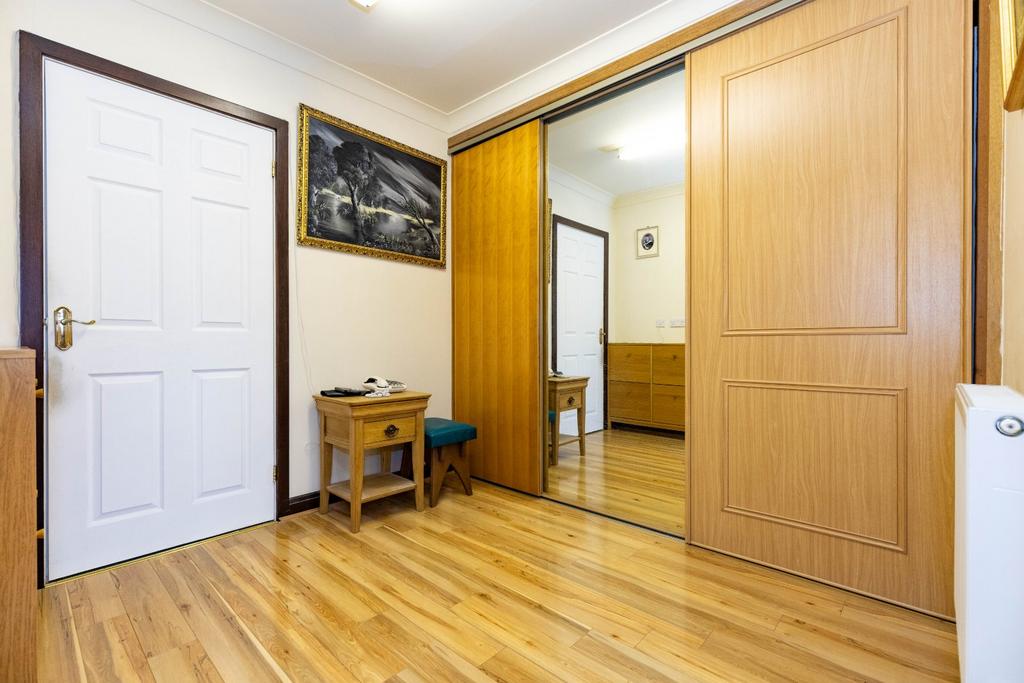 Hall/Wardrobe Room