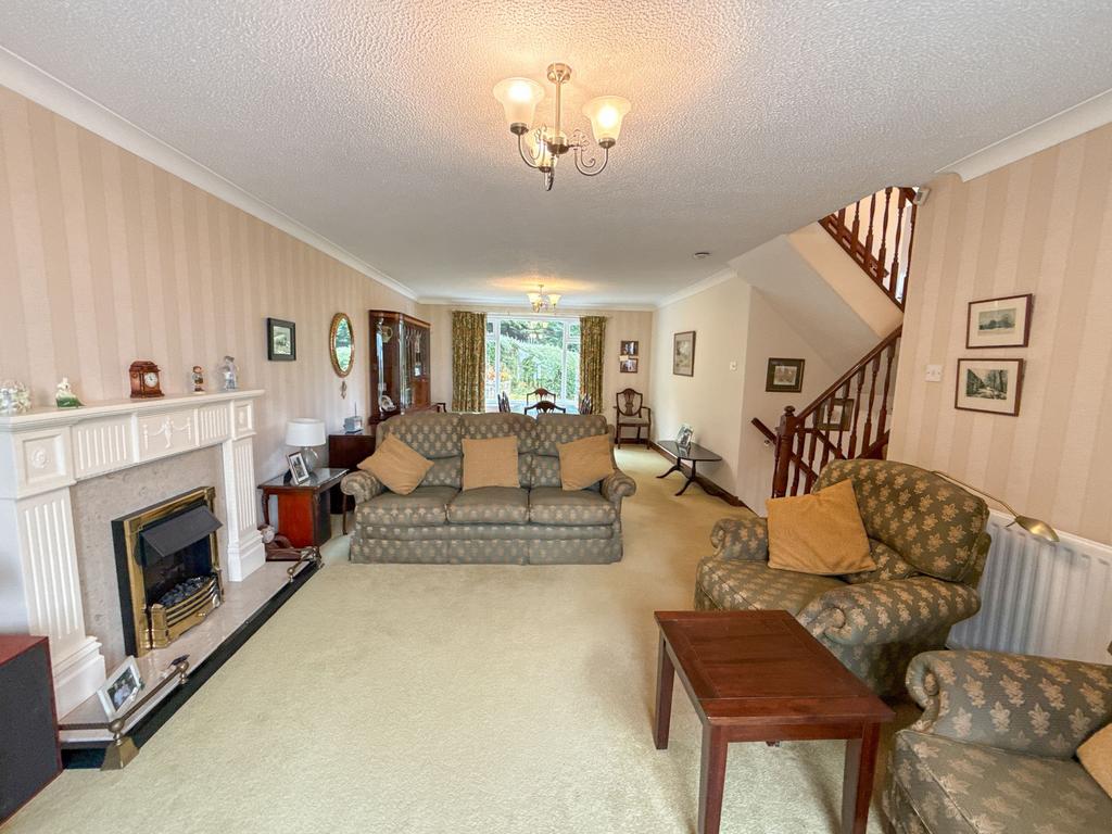 Lounge/Dining Room