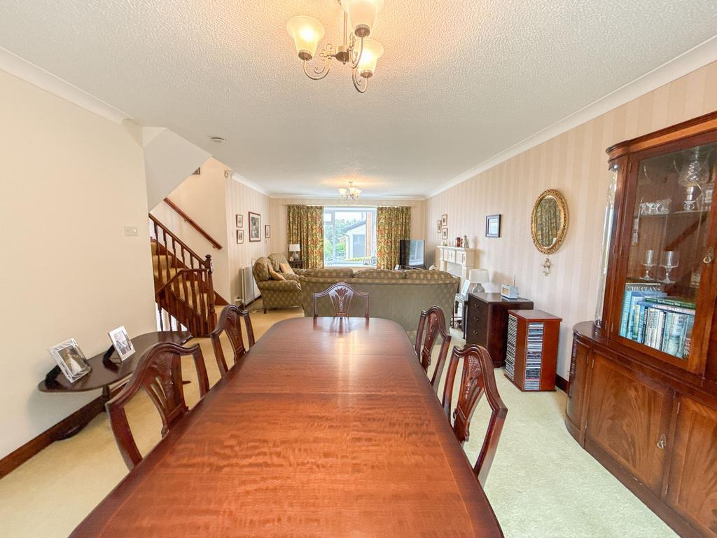Lounge/Dining Room
