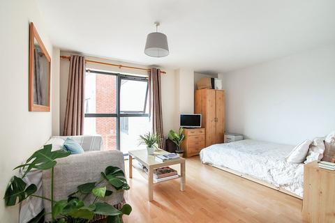 Studio to rent, Red Bank, Greater Manchester M4