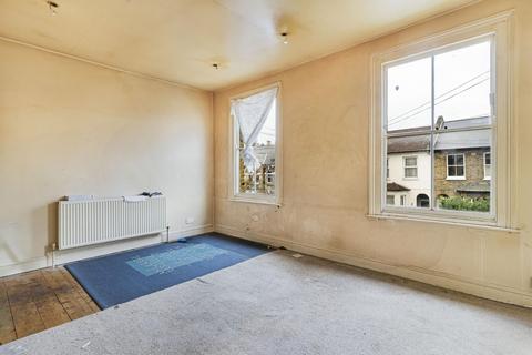 2 bedroom flat for sale, Avondale Rise, London
