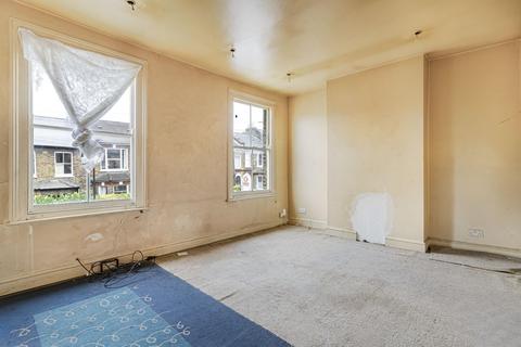 2 bedroom flat for sale, Avondale Rise, London