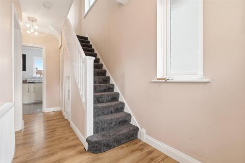 4 bedroom semi-detached house for sale, Fairlawn Gardens, Southend-On-Sea, SS2