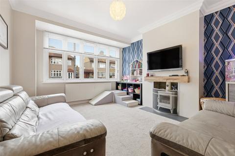 4 bedroom semi-detached house for sale, Fairlawn Gardens, Southend-On-Sea, SS2