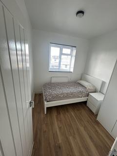1 bedroom in a house share to rent, Castleview Gardens, ILFORD IG1