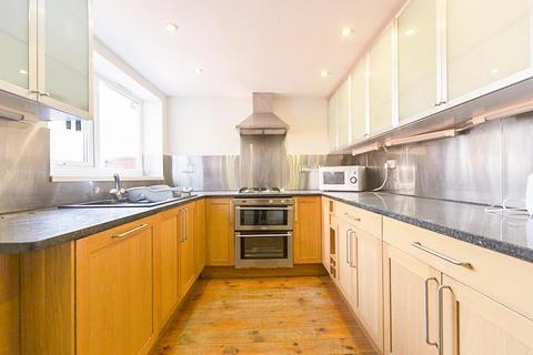6 bedroom terraced house to rent, £144pppw - Gladstone Tce - Sandyford