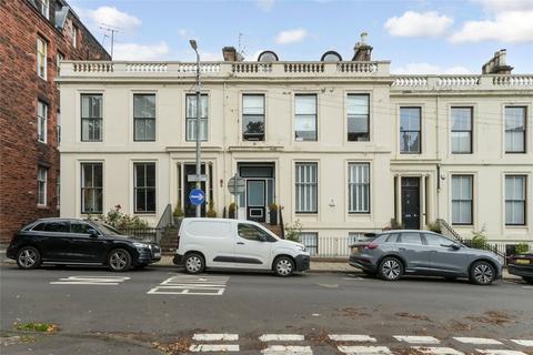 Studio to rent, Victoria Crescent Road, Glasgow, G12