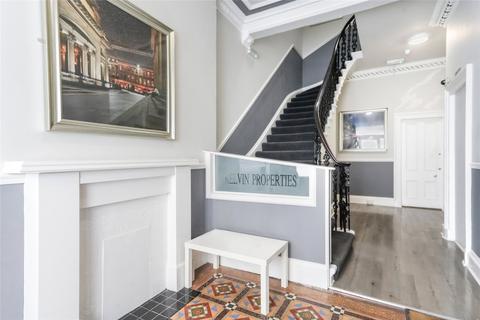 Studio to rent, Victoria Crescent Road, Glasgow, G12