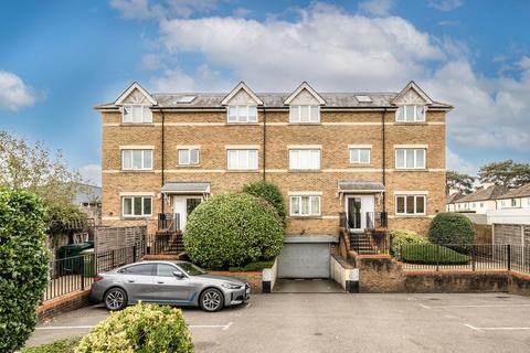 undefined, Chertsey Road, Ashford TW15