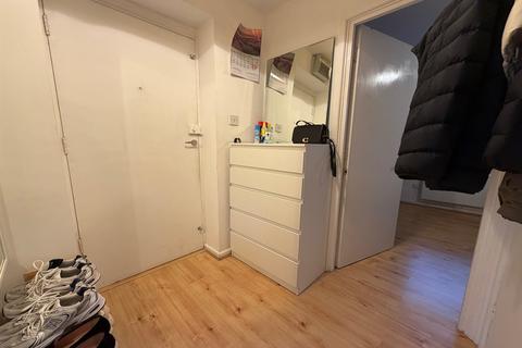 1 bedroom apartment to rent, Felixstowe Court, E16