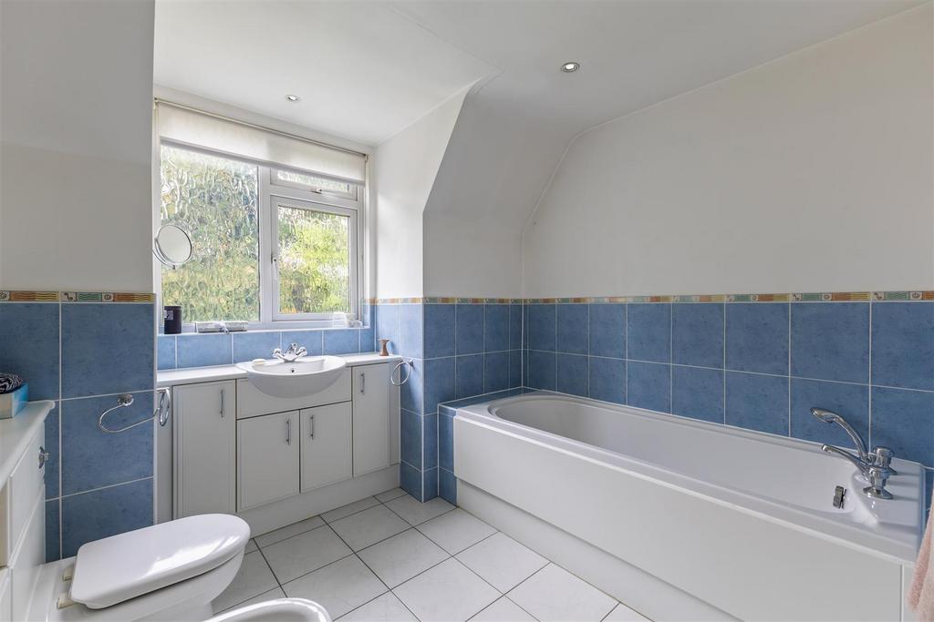 99552 13 Fernhill Oxshott(25).jpg