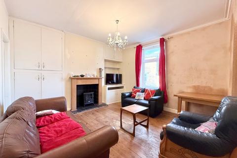 2 bedroom flat for sale, Station Street, Wakefield, West Yorkshire, WF1
