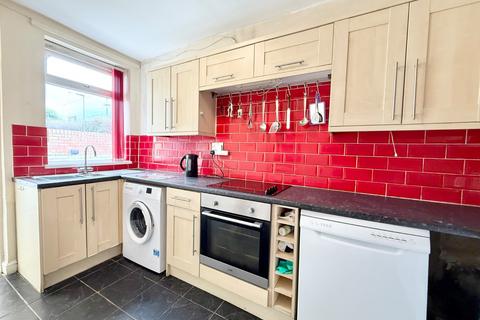 2 bedroom flat for sale, Station Street, Wakefield, West Yorkshire, WF1