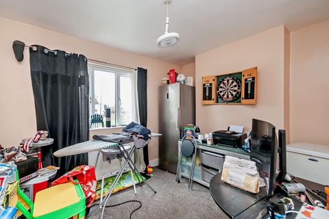 3 bedroom semi-detached house for sale, Emerson Avenue, Stainforth, Doncaster, DN7