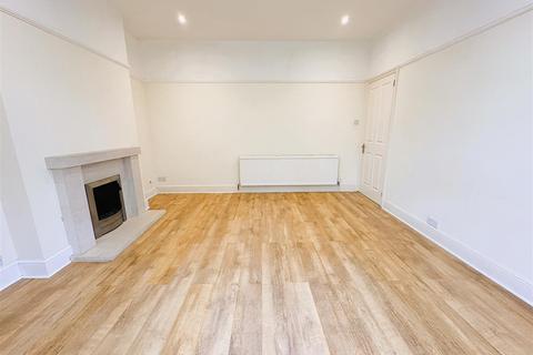 3 bedroom flat to rent, Meteor Road, Westcliff On Sea