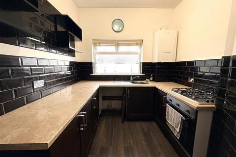 3 bedroom flat to rent, Meteor Road, Westcliff On Sea
